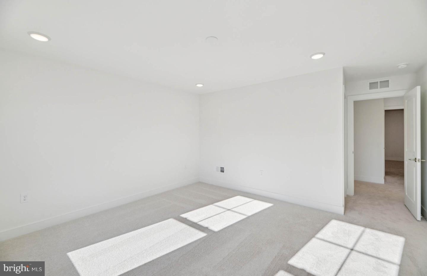 6172 AMBER LN, HAYMARKET, Virginia 20169, 3 Bedrooms Bedrooms, ,3 BathroomsBathrooms,Residential,For sale,6172 AMBER LN,VAPW2110206 MLS # VAPW2110206