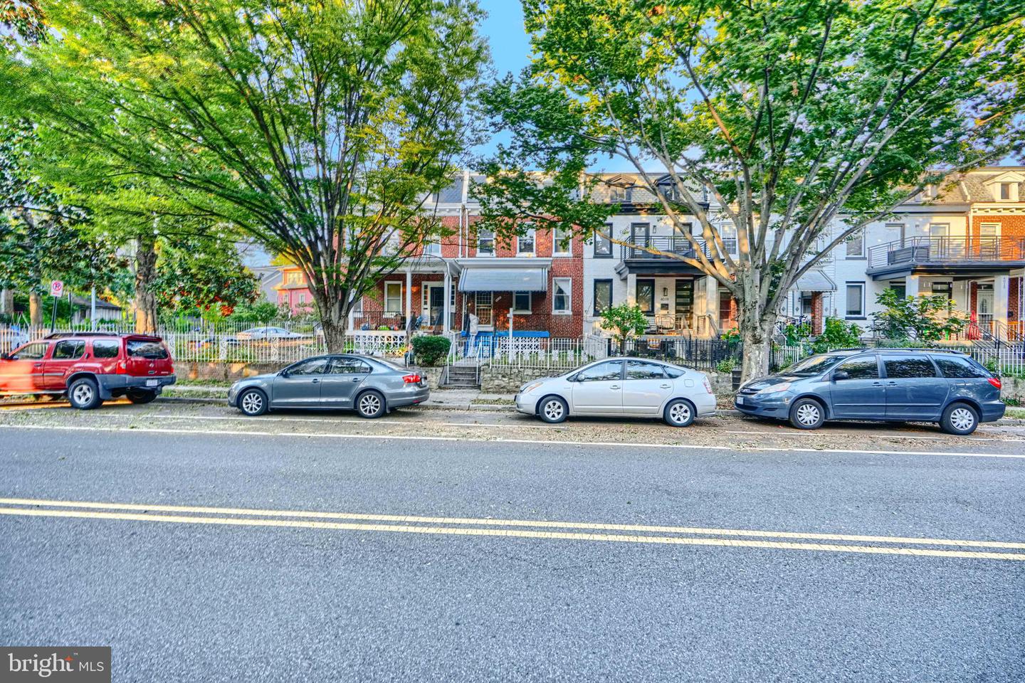 4021 ILLINOIS AVE NW, WASHINGTON, District Of Columbia 20011, 3 Bedrooms Bedrooms, ,3 BathroomsBathrooms,Residential,For sale,4021 ILLINOIS AVE NW,DCDC2240576 MLS # DCDC2240576