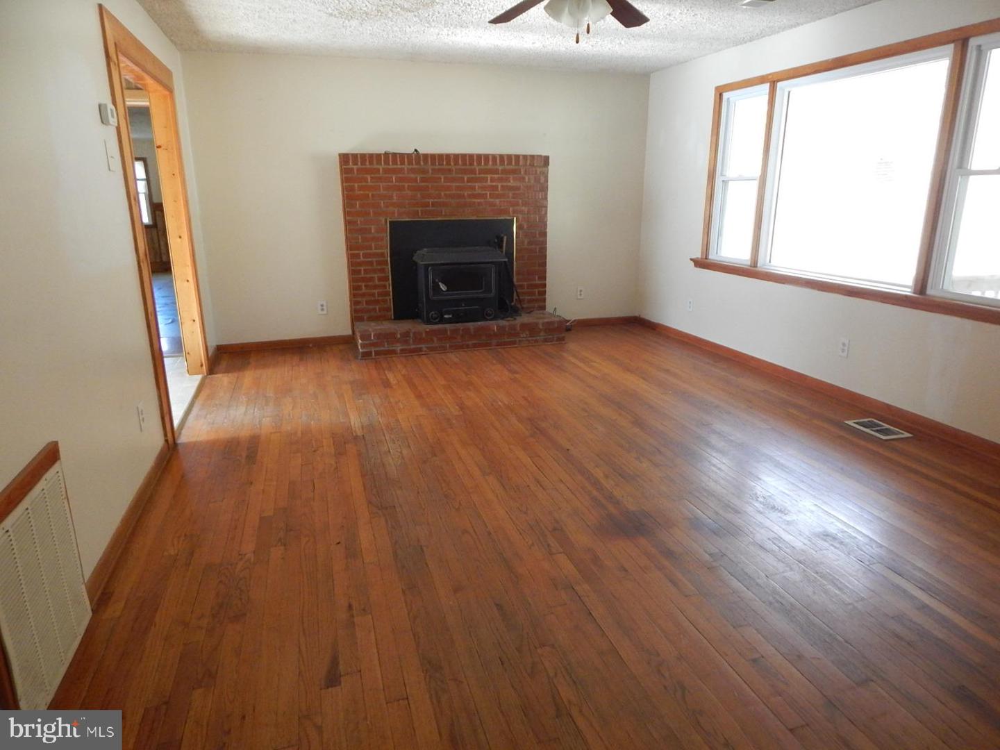 82 BROAD RUN RD, BENTONVILLE, Virginia 22610, 3 Bedrooms Bedrooms, ,2 BathroomsBathrooms,Residential,For sale,82 BROAD RUN RD,VAWR2013082 MLS # VAWR2013082