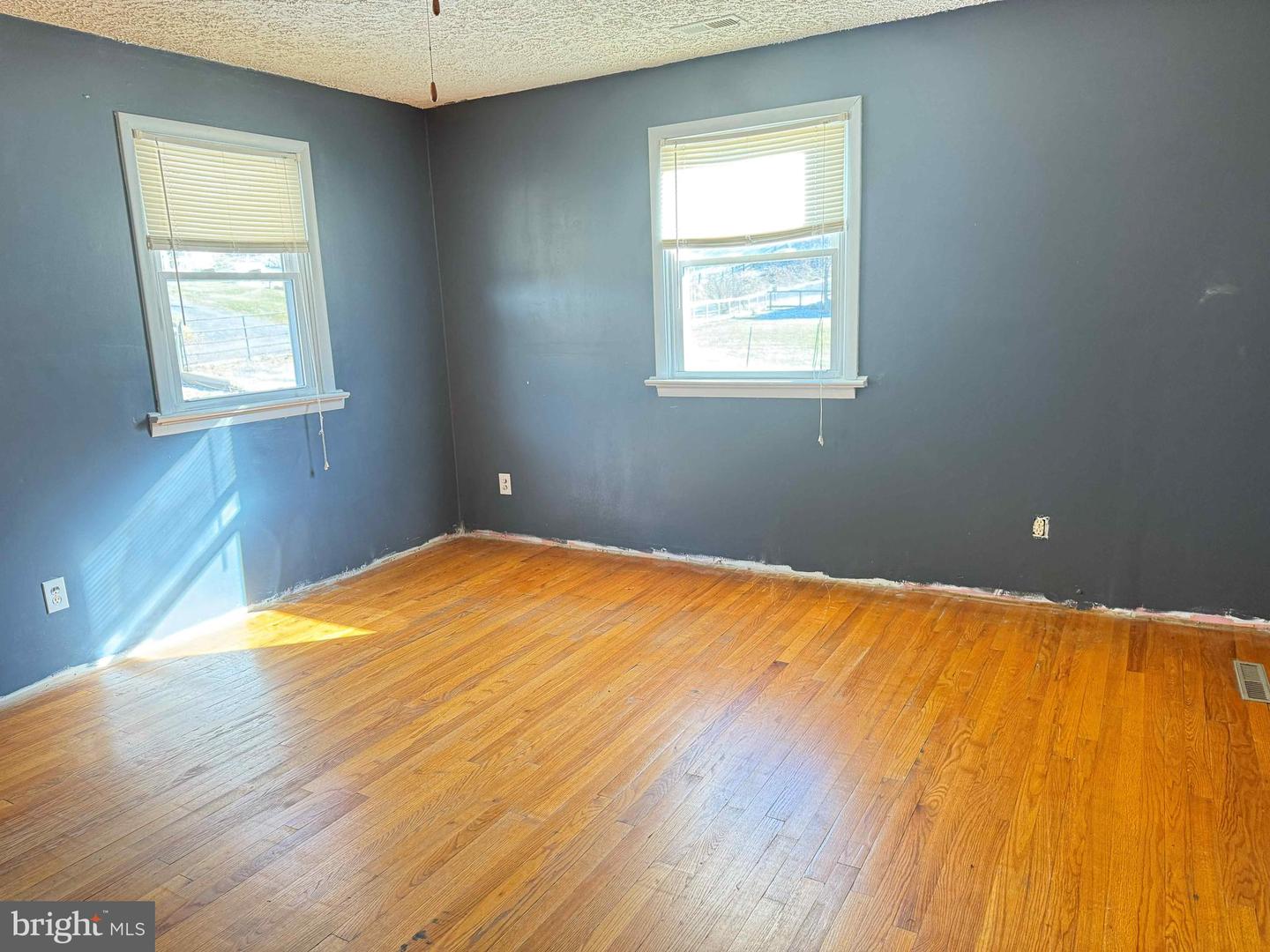 82 BROAD RUN RD, BENTONVILLE, Virginia 22610, 3 Bedrooms Bedrooms, ,2 BathroomsBathrooms,Residential,For sale,82 BROAD RUN RD,VAWR2013082 MLS # VAWR2013082