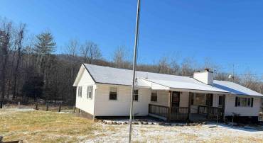 82 BROAD RUN RD, BENTONVILLE, Virginia 22610, 3 Bedrooms Bedrooms, ,2 BathroomsBathrooms,Residential,For sale,82 BROAD RUN RD,VAWR2013082 MLS # VAWR2013082