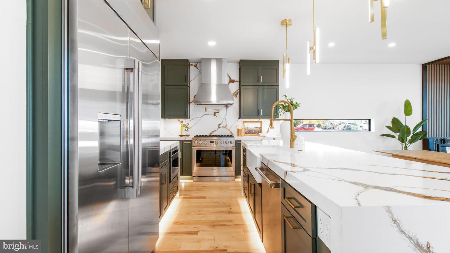 2025 N EMERSON ST, ARLINGTON, Virginia 22207, 5 Bedrooms Bedrooms, ,4 BathroomsBathrooms,Residential,For sale,2025 N EMERSON ST,VAAR2053724 MLS # VAAR2053724