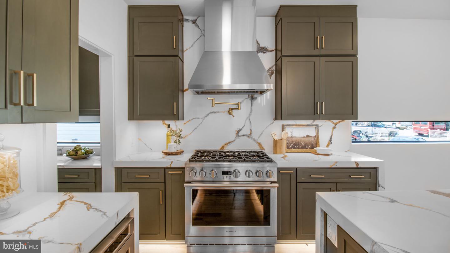 2025 N EMERSON ST, ARLINGTON, Virginia 22207, 5 Bedrooms Bedrooms, ,4 BathroomsBathrooms,Residential,For sale,2025 N EMERSON ST,VAAR2053724 MLS # VAAR2053724