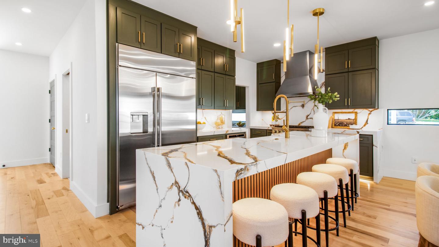 2025 N EMERSON ST, ARLINGTON, Virginia 22207, 5 Bedrooms Bedrooms, ,4 BathroomsBathrooms,Residential,For sale,2025 N EMERSON ST,VAAR2053724 MLS # VAAR2053724