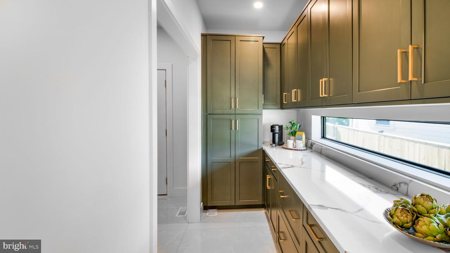 2025 N EMERSON ST, ARLINGTON, Virginia 22207, 5 Bedrooms Bedrooms, ,4 BathroomsBathrooms,Residential,For sale,2025 N EMERSON ST,VAAR2053724 MLS # VAAR2053724