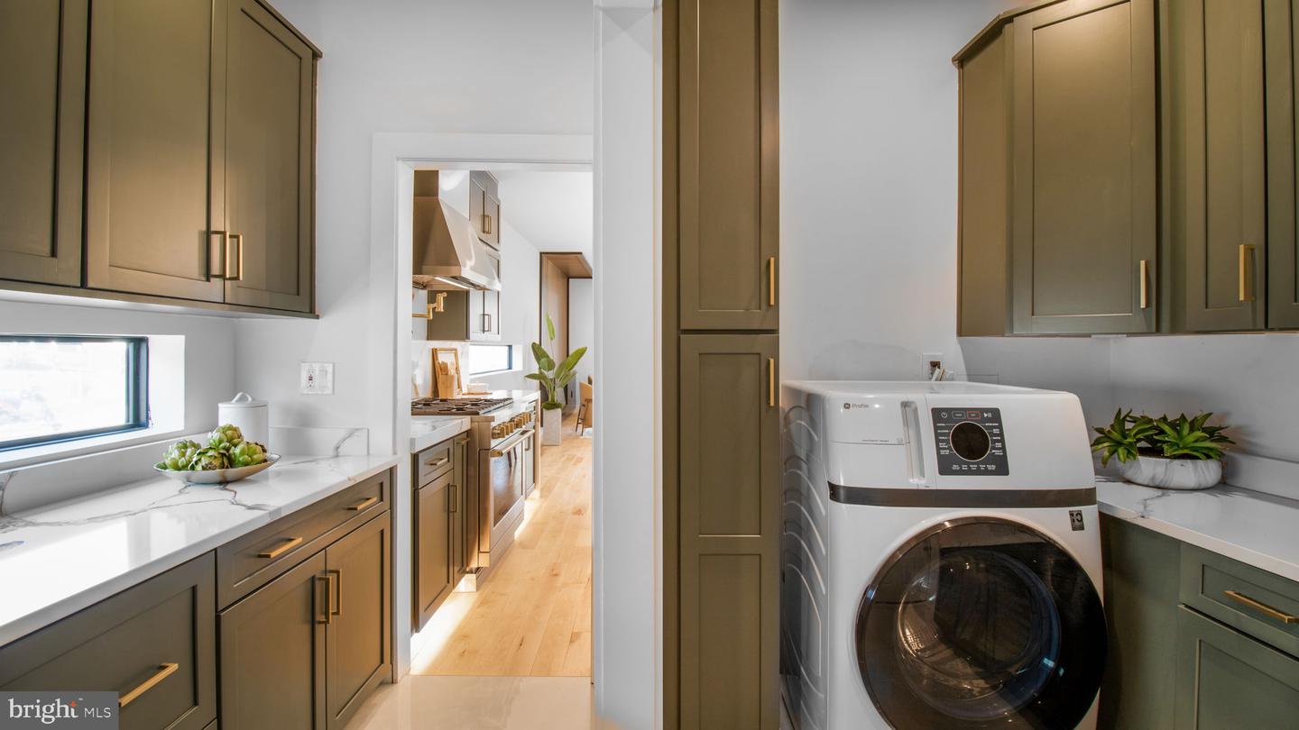 2025 N EMERSON ST, ARLINGTON, Virginia 22207, 5 Bedrooms Bedrooms, ,4 BathroomsBathrooms,Residential,For sale,2025 N EMERSON ST,VAAR2053724 MLS # VAAR2053724