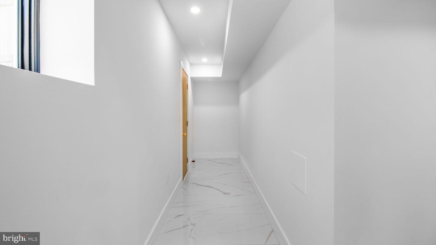 2025 N EMERSON ST, ARLINGTON, Virginia 22207, 5 Bedrooms Bedrooms, ,4 BathroomsBathrooms,Residential,For sale,2025 N EMERSON ST,VAAR2053724 MLS # VAAR2053724