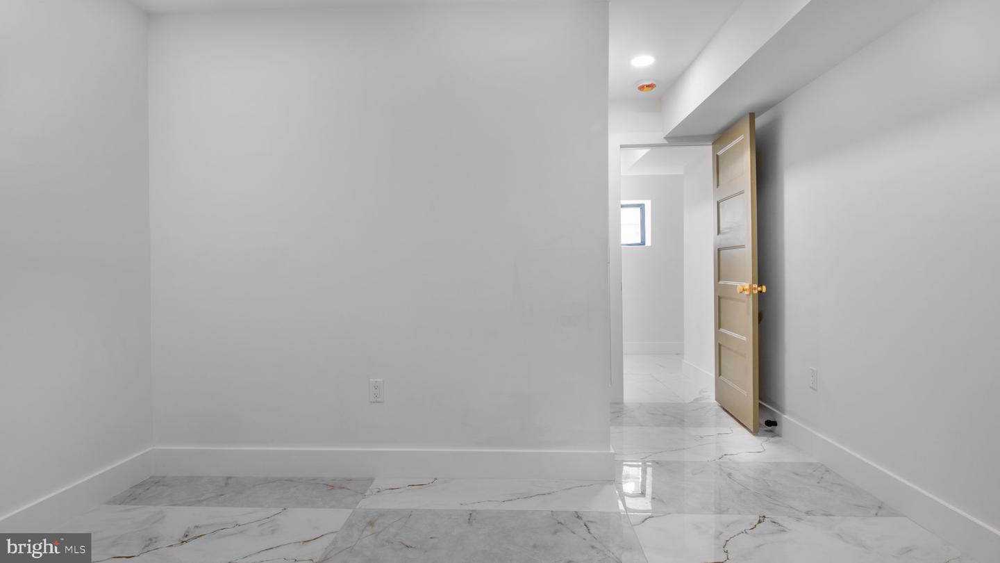 2025 N EMERSON ST, ARLINGTON, Virginia 22207, 5 Bedrooms Bedrooms, ,4 BathroomsBathrooms,Residential,For sale,2025 N EMERSON ST,VAAR2053724 MLS # VAAR2053724