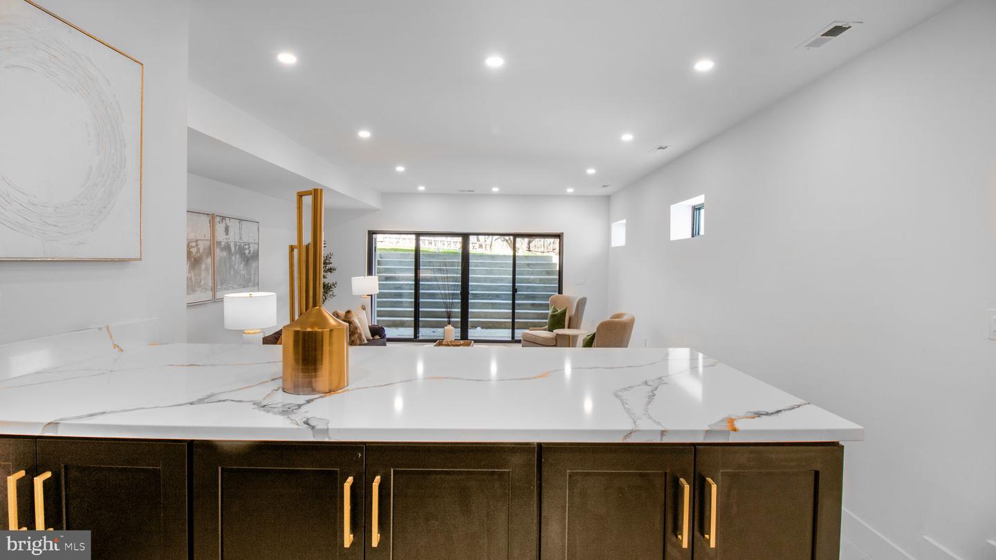 2025 N EMERSON ST, ARLINGTON, Virginia 22207, 5 Bedrooms Bedrooms, ,4 BathroomsBathrooms,Residential,For sale,2025 N EMERSON ST,VAAR2053724 MLS # VAAR2053724