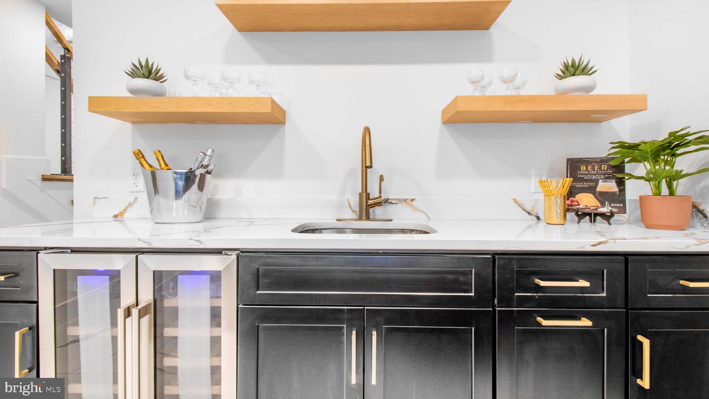 2025 N EMERSON ST, ARLINGTON, Virginia 22207, 5 Bedrooms Bedrooms, ,4 BathroomsBathrooms,Residential,For sale,2025 N EMERSON ST,VAAR2053724 MLS # VAAR2053724