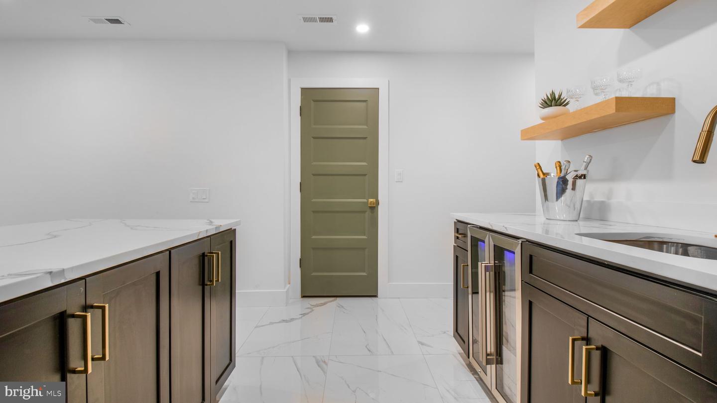 2025 N EMERSON ST, ARLINGTON, Virginia 22207, 5 Bedrooms Bedrooms, ,4 BathroomsBathrooms,Residential,For sale,2025 N EMERSON ST,VAAR2053724 MLS # VAAR2053724