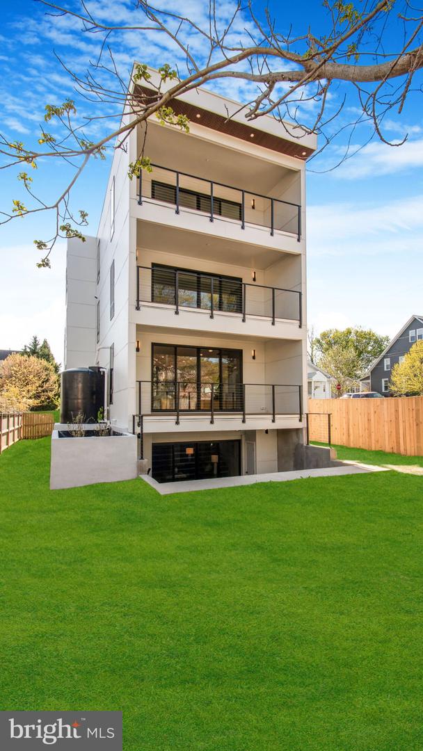 2025 N EMERSON ST, ARLINGTON, Virginia 22207, 5 Bedrooms Bedrooms, ,4 BathroomsBathrooms,Residential,For sale,2025 N EMERSON ST,VAAR2053724 MLS # VAAR2053724