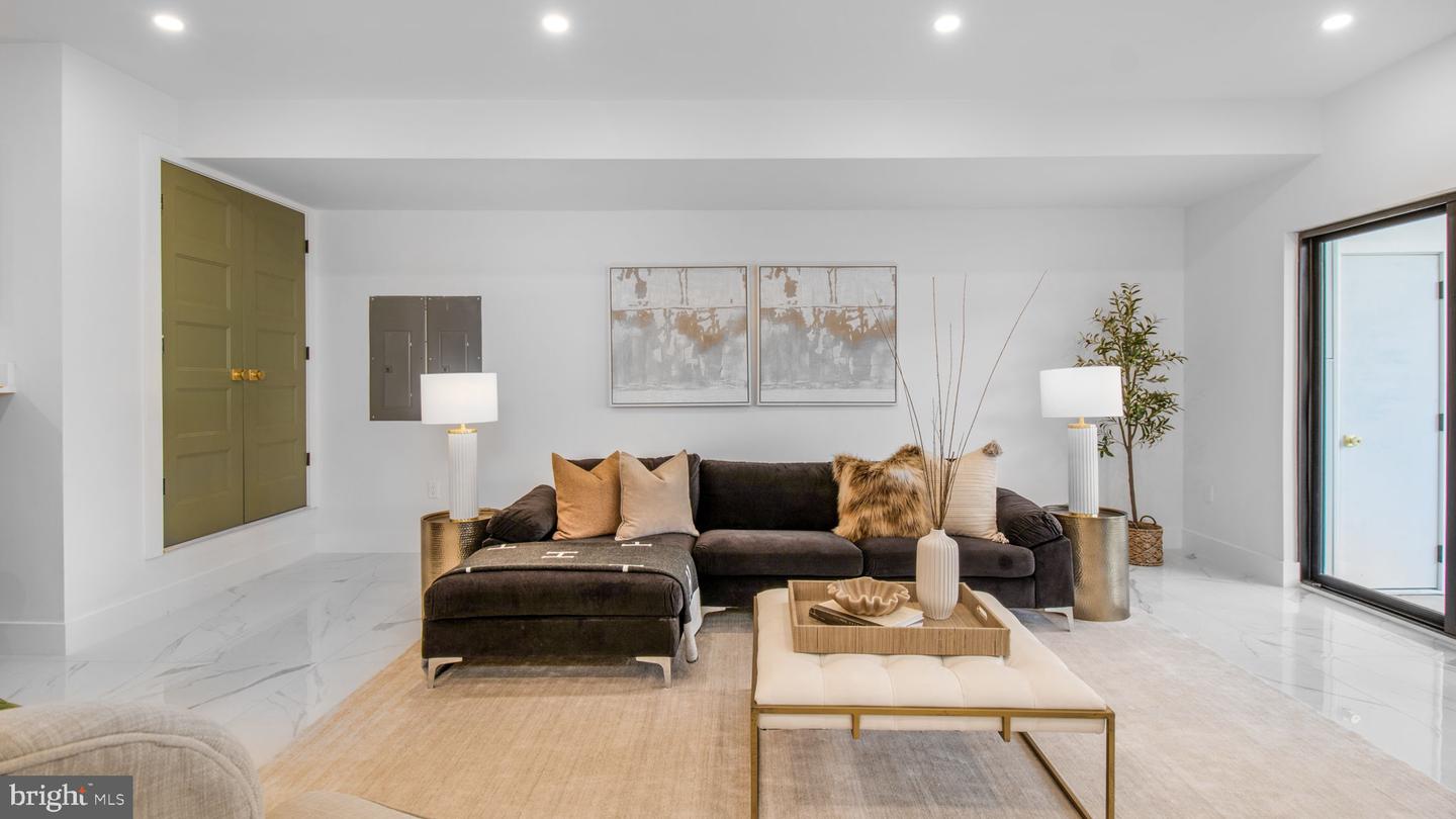 2025 N EMERSON ST, ARLINGTON, Virginia 22207, 5 Bedrooms Bedrooms, ,4 BathroomsBathrooms,Residential,For sale,2025 N EMERSON ST,VAAR2053724 MLS # VAAR2053724