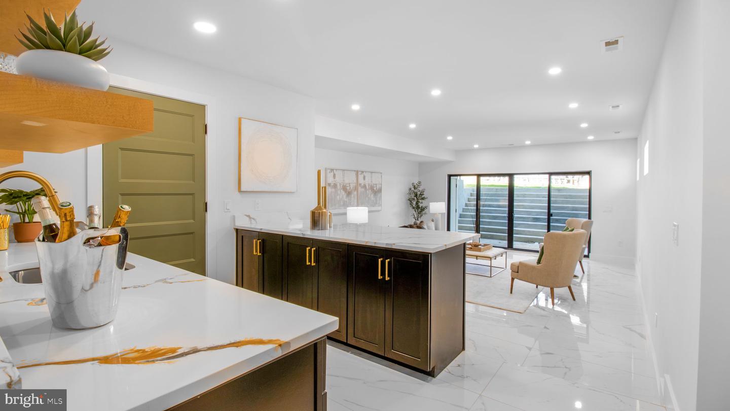 2025 N EMERSON ST, ARLINGTON, Virginia 22207, 5 Bedrooms Bedrooms, ,4 BathroomsBathrooms,Residential,For sale,2025 N EMERSON ST,VAAR2053724 MLS # VAAR2053724