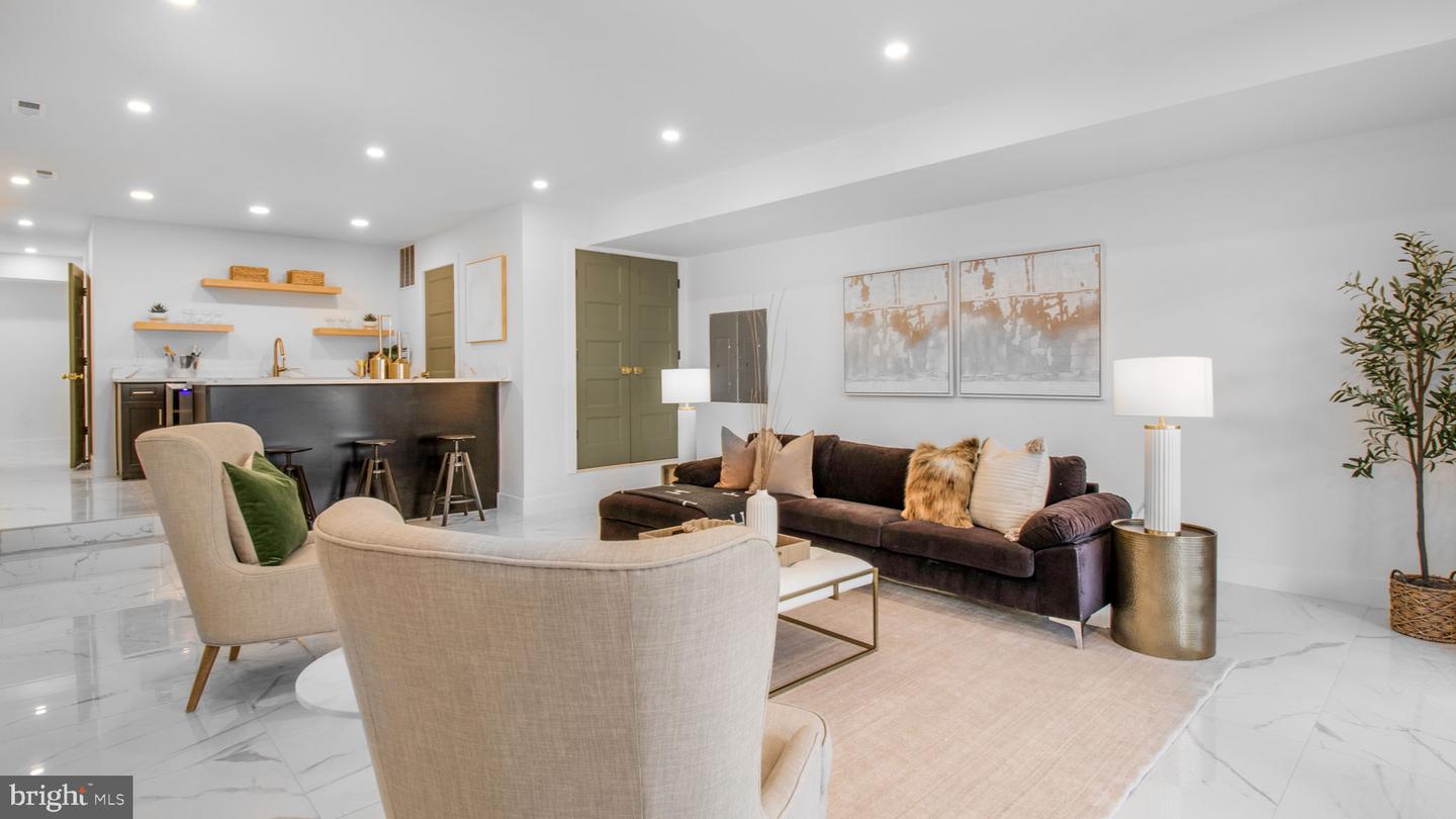 2025 N EMERSON ST, ARLINGTON, Virginia 22207, 5 Bedrooms Bedrooms, ,4 BathroomsBathrooms,Residential,For sale,2025 N EMERSON ST,VAAR2053724 MLS # VAAR2053724