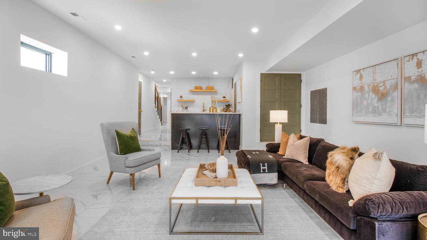 2025 N EMERSON ST, ARLINGTON, Virginia 22207, 5 Bedrooms Bedrooms, ,4 BathroomsBathrooms,Residential,For sale,2025 N EMERSON ST,VAAR2053724 MLS # VAAR2053724