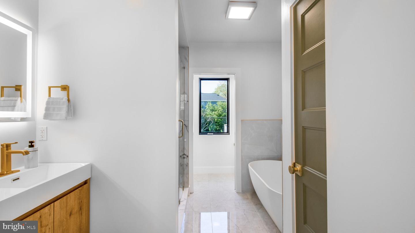 2025 N EMERSON ST, ARLINGTON, Virginia 22207, 5 Bedrooms Bedrooms, ,4 BathroomsBathrooms,Residential,For sale,2025 N EMERSON ST,VAAR2053724 MLS # VAAR2053724