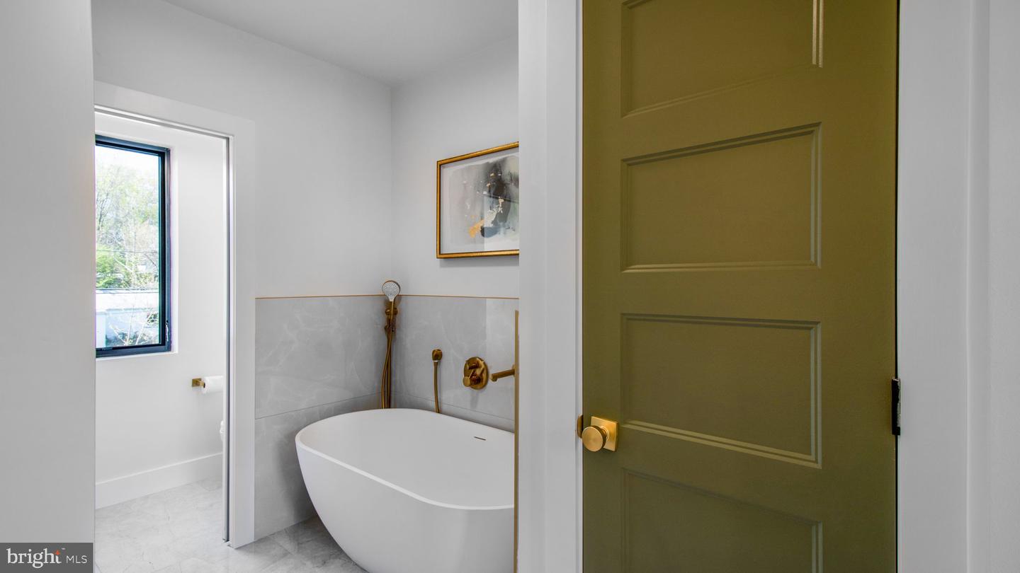 2025 N EMERSON ST, ARLINGTON, Virginia 22207, 5 Bedrooms Bedrooms, ,4 BathroomsBathrooms,Residential,For sale,2025 N EMERSON ST,VAAR2053724 MLS # VAAR2053724