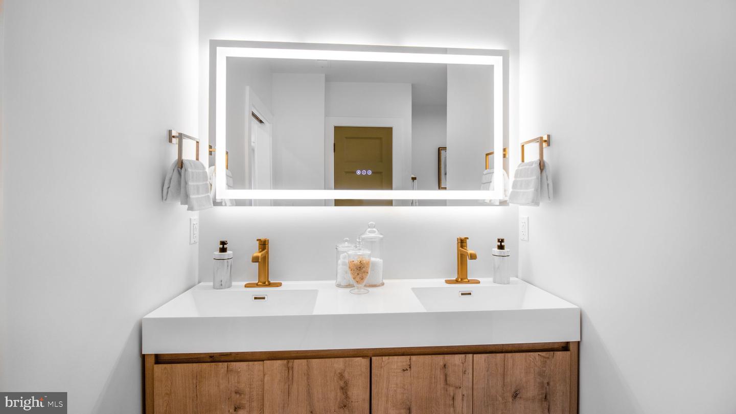 2025 N EMERSON ST, ARLINGTON, Virginia 22207, 5 Bedrooms Bedrooms, ,4 BathroomsBathrooms,Residential,For sale,2025 N EMERSON ST,VAAR2053724 MLS # VAAR2053724