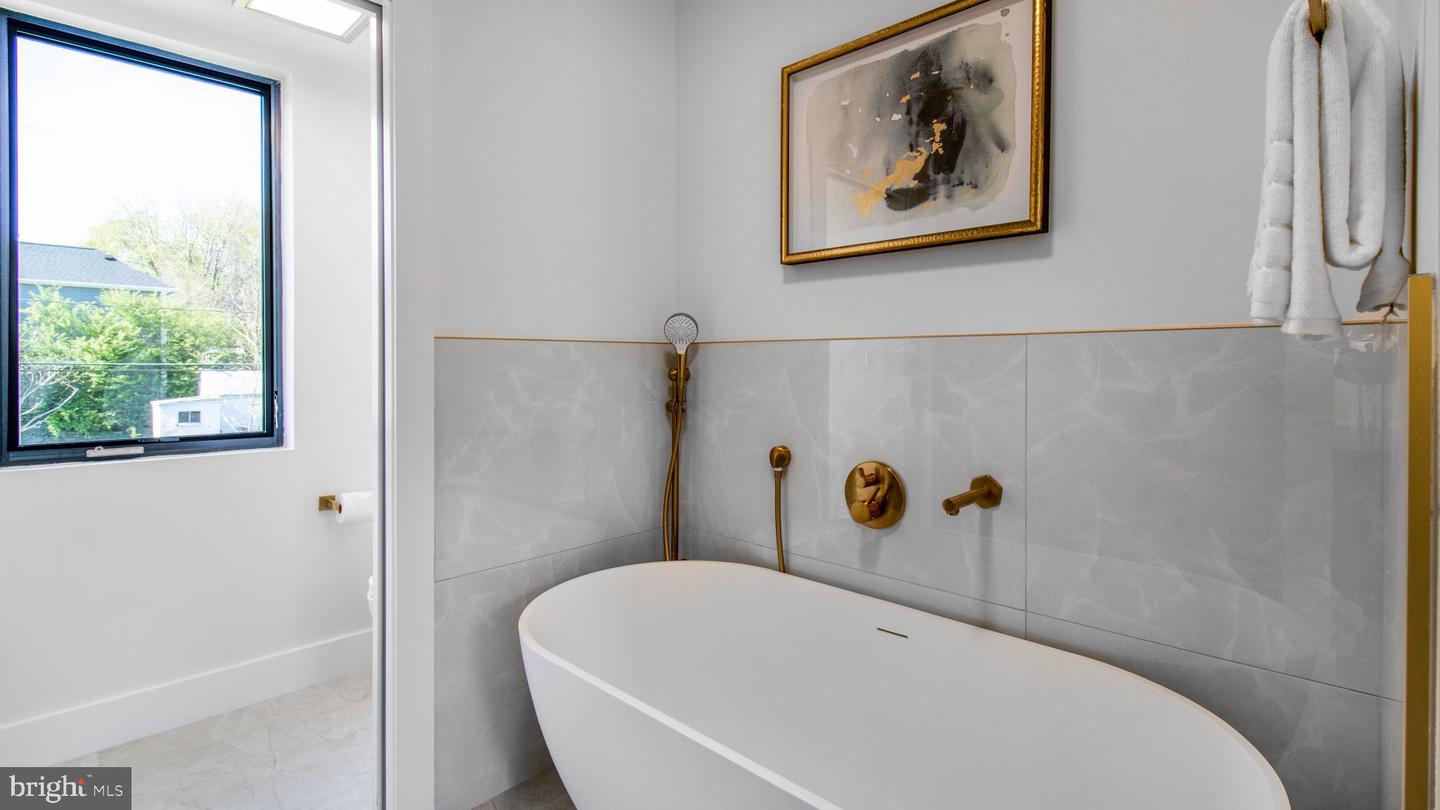 2025 N EMERSON ST, ARLINGTON, Virginia 22207, 5 Bedrooms Bedrooms, ,4 BathroomsBathrooms,Residential,For sale,2025 N EMERSON ST,VAAR2053724 MLS # VAAR2053724