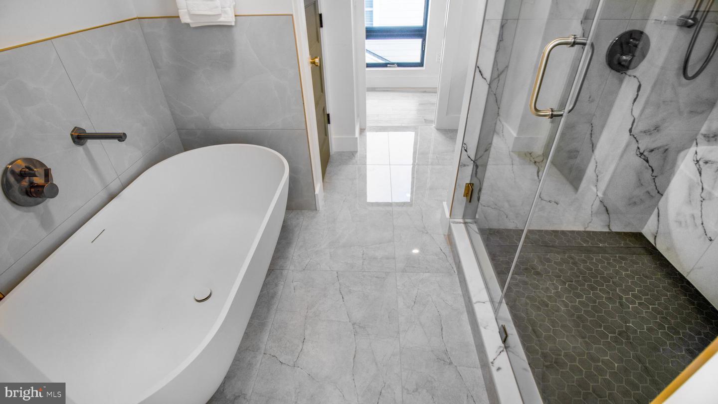 2025 N EMERSON ST, ARLINGTON, Virginia 22207, 5 Bedrooms Bedrooms, ,4 BathroomsBathrooms,Residential,For sale,2025 N EMERSON ST,VAAR2053724 MLS # VAAR2053724