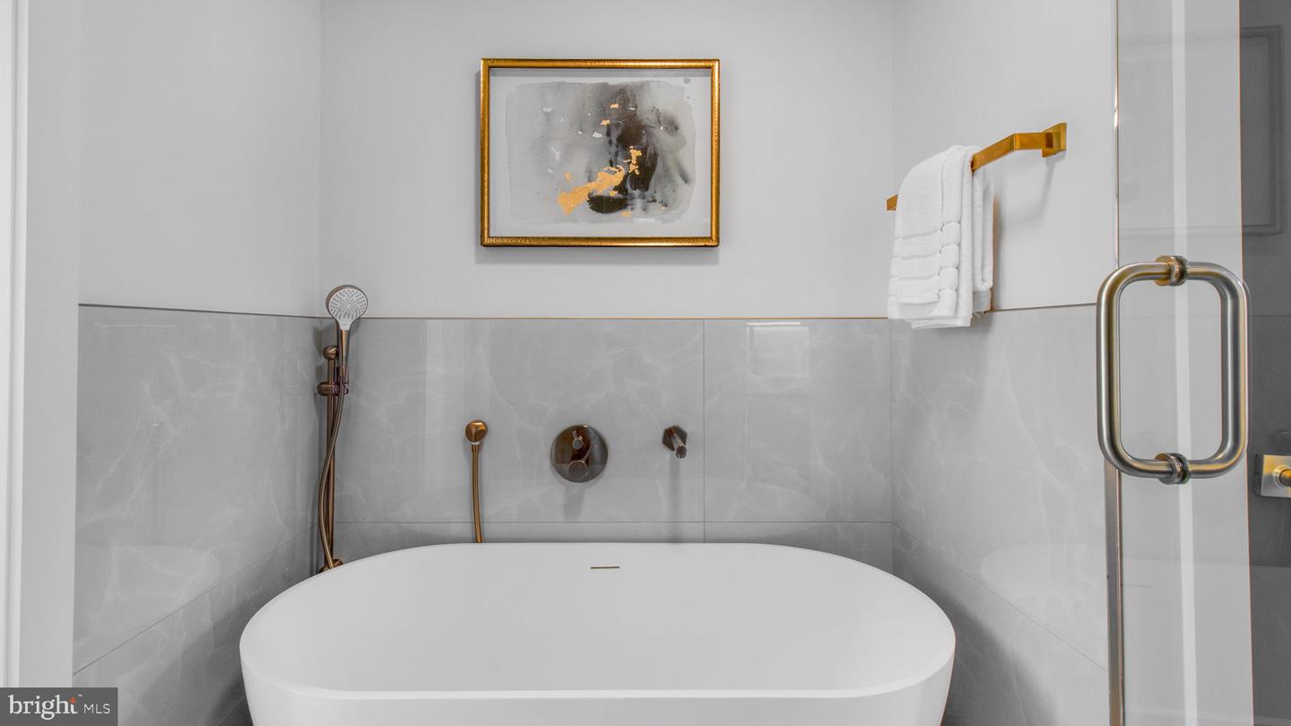 2025 N EMERSON ST, ARLINGTON, Virginia 22207, 5 Bedrooms Bedrooms, ,4 BathroomsBathrooms,Residential,For sale,2025 N EMERSON ST,VAAR2053724 MLS # VAAR2053724