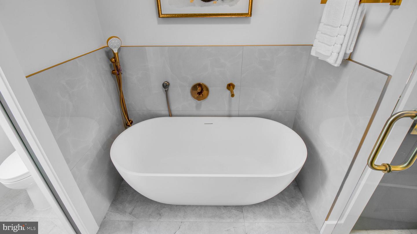 2025 N EMERSON ST, ARLINGTON, Virginia 22207, 5 Bedrooms Bedrooms, ,4 BathroomsBathrooms,Residential,For sale,2025 N EMERSON ST,VAAR2053724 MLS # VAAR2053724