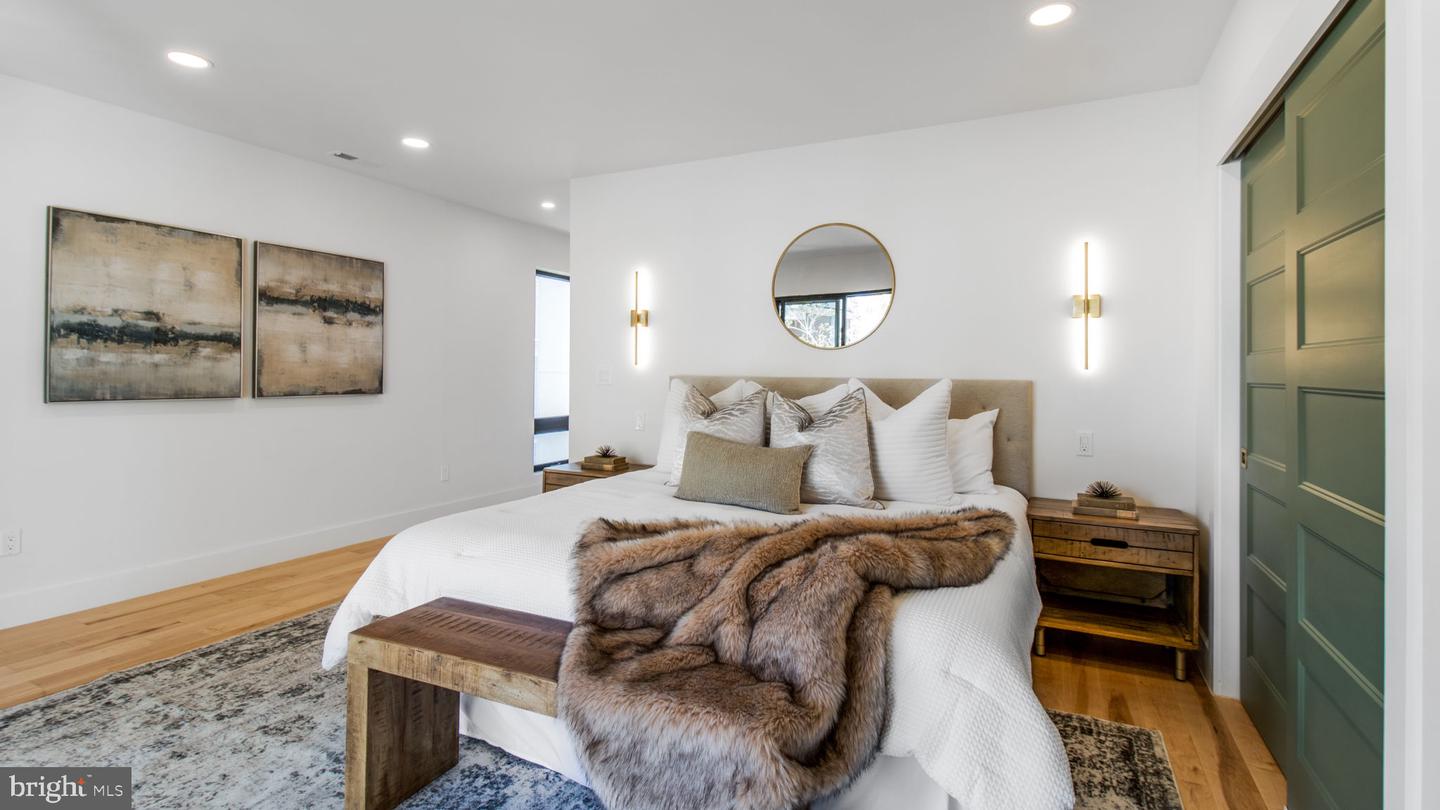 2025 N EMERSON ST, ARLINGTON, Virginia 22207, 5 Bedrooms Bedrooms, ,4 BathroomsBathrooms,Residential,For sale,2025 N EMERSON ST,VAAR2053724 MLS # VAAR2053724