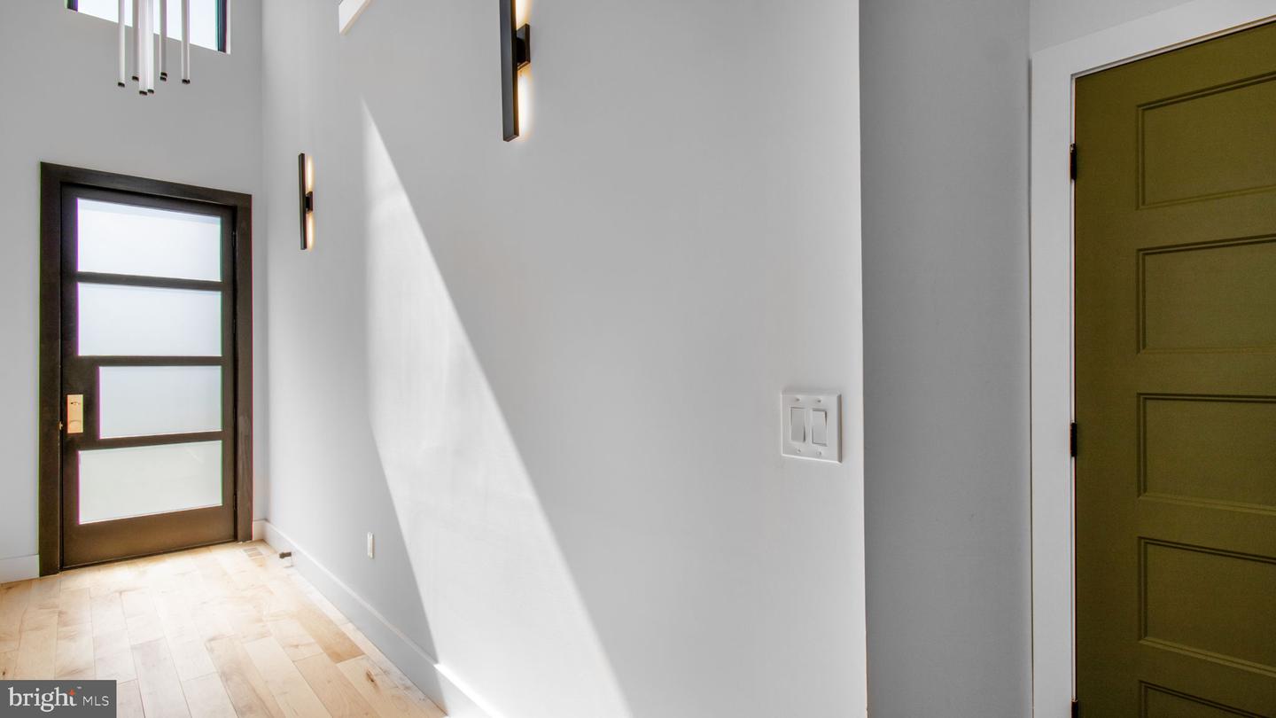 2025 N EMERSON ST, ARLINGTON, Virginia 22207, 5 Bedrooms Bedrooms, ,4 BathroomsBathrooms,Residential,For sale,2025 N EMERSON ST,VAAR2053724 MLS # VAAR2053724