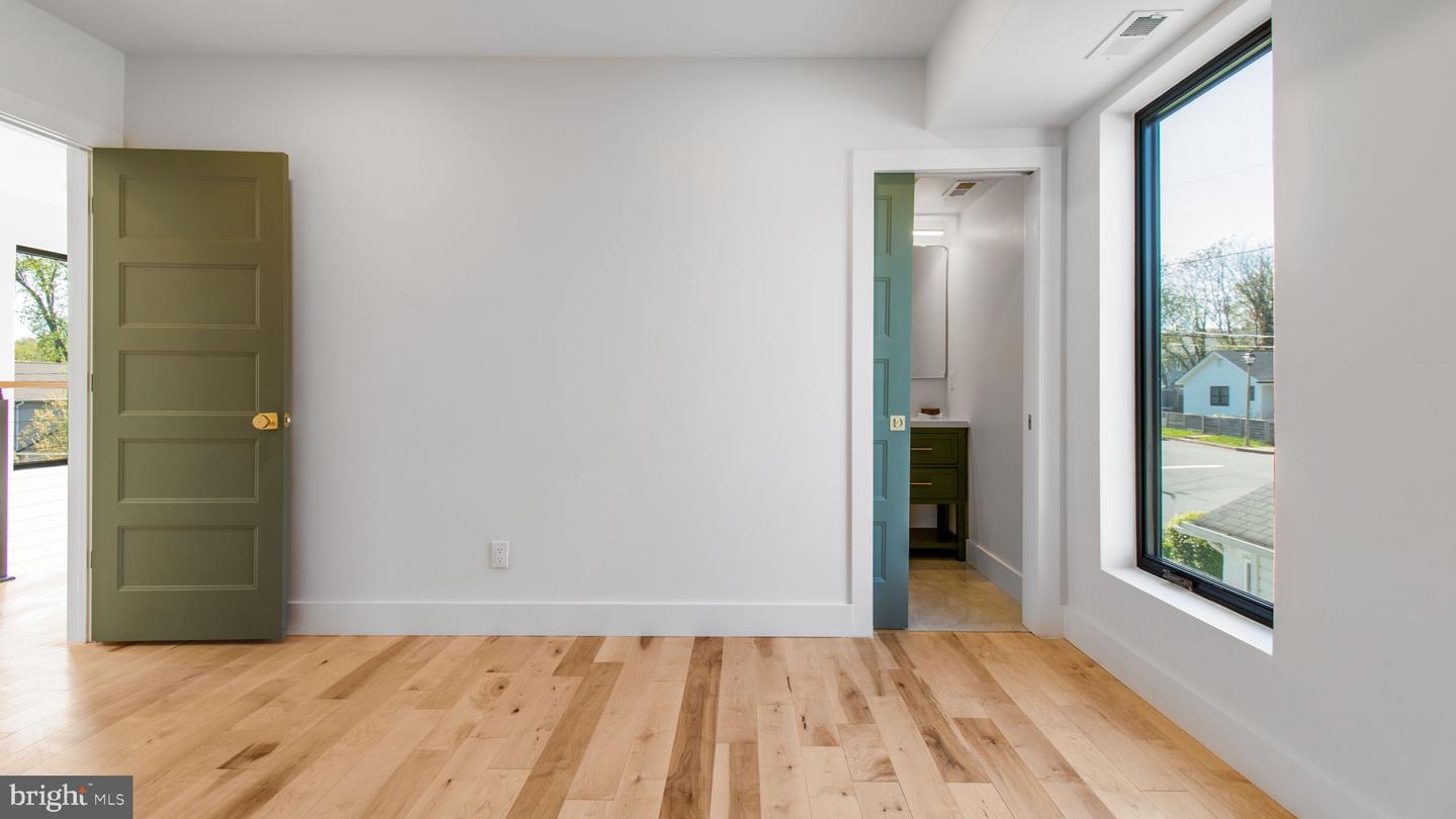 2025 N EMERSON ST, ARLINGTON, Virginia 22207, 5 Bedrooms Bedrooms, ,4 BathroomsBathrooms,Residential,For sale,2025 N EMERSON ST,VAAR2053724 MLS # VAAR2053724