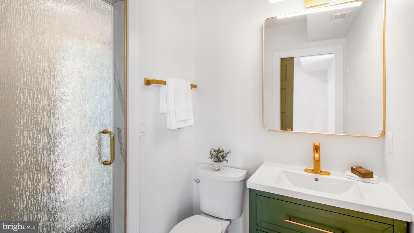 2025 N EMERSON ST, ARLINGTON, Virginia 22207, 5 Bedrooms Bedrooms, ,4 BathroomsBathrooms,Residential,For sale,2025 N EMERSON ST,VAAR2053724 MLS # VAAR2053724