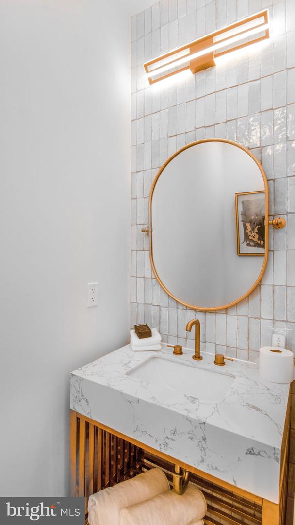 2025 N EMERSON ST, ARLINGTON, Virginia 22207, 5 Bedrooms Bedrooms, ,4 BathroomsBathrooms,Residential,For sale,2025 N EMERSON ST,VAAR2053724 MLS # VAAR2053724