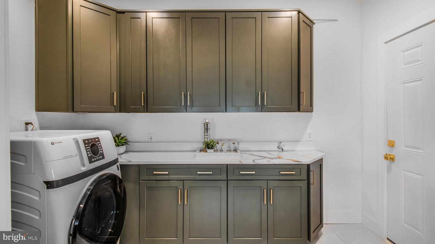 2025 N EMERSON ST, ARLINGTON, Virginia 22207, 5 Bedrooms Bedrooms, ,4 BathroomsBathrooms,Residential,For sale,2025 N EMERSON ST,VAAR2053724 MLS # VAAR2053724