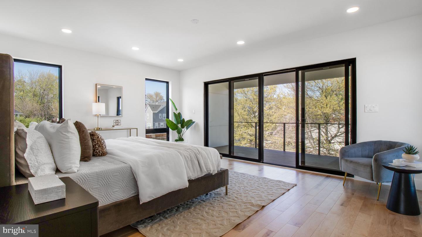 2025 N EMERSON ST, ARLINGTON, Virginia 22207, 5 Bedrooms Bedrooms, ,4 BathroomsBathrooms,Residential,For sale,2025 N EMERSON ST,VAAR2053724 MLS # VAAR2053724