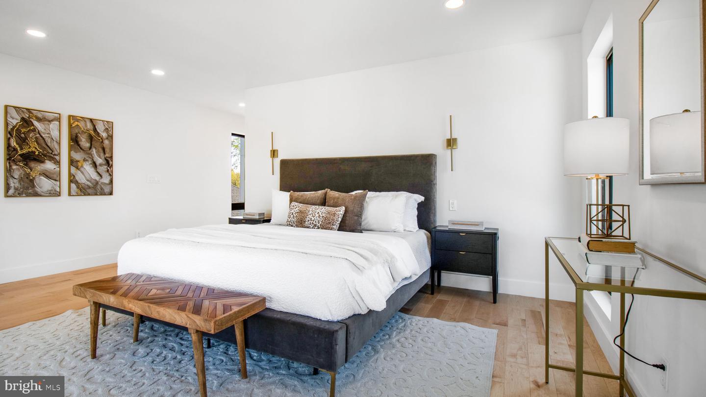 2025 N EMERSON ST, ARLINGTON, Virginia 22207, 5 Bedrooms Bedrooms, ,4 BathroomsBathrooms,Residential,For sale,2025 N EMERSON ST,VAAR2053724 MLS # VAAR2053724