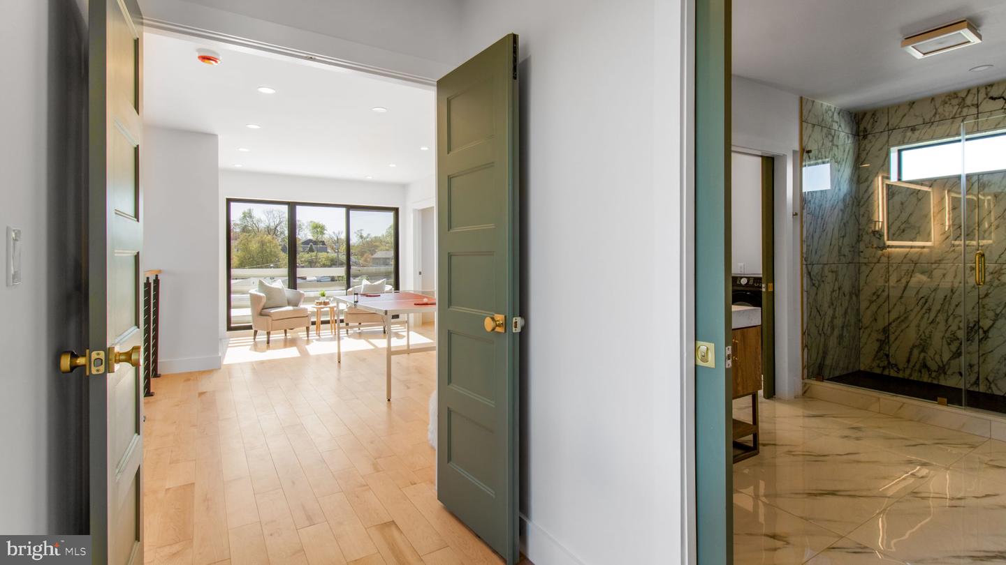 2025 N EMERSON ST, ARLINGTON, Virginia 22207, 5 Bedrooms Bedrooms, ,4 BathroomsBathrooms,Residential,For sale,2025 N EMERSON ST,VAAR2053724 MLS # VAAR2053724