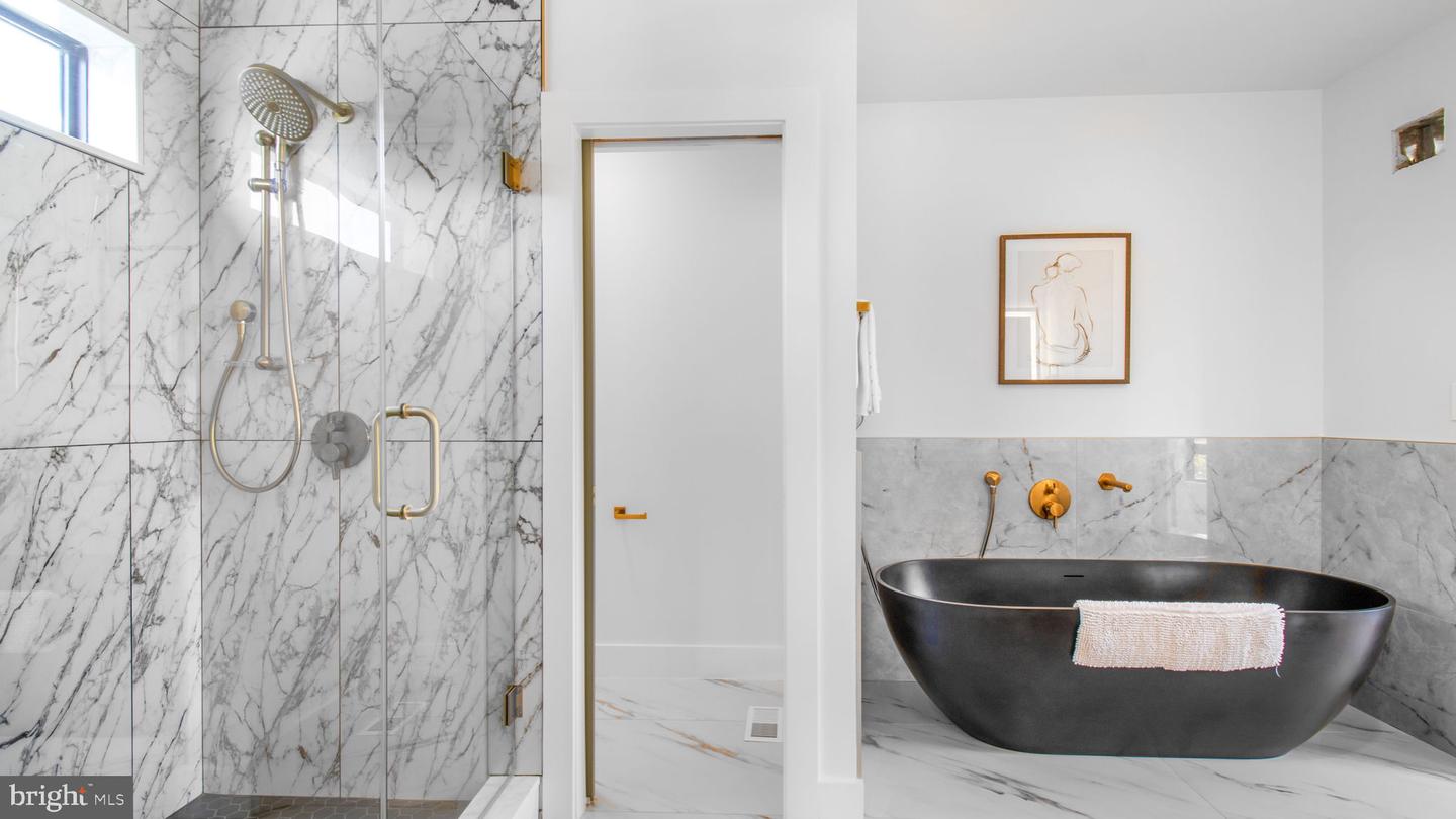 2025 N EMERSON ST, ARLINGTON, Virginia 22207, 5 Bedrooms Bedrooms, ,4 BathroomsBathrooms,Residential,For sale,2025 N EMERSON ST,VAAR2053724 MLS # VAAR2053724