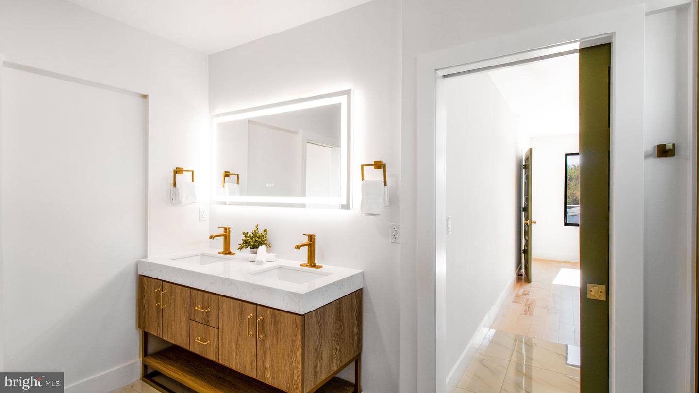 2025 N EMERSON ST, ARLINGTON, Virginia 22207, 5 Bedrooms Bedrooms, ,4 BathroomsBathrooms,Residential,For sale,2025 N EMERSON ST,VAAR2053724 MLS # VAAR2053724