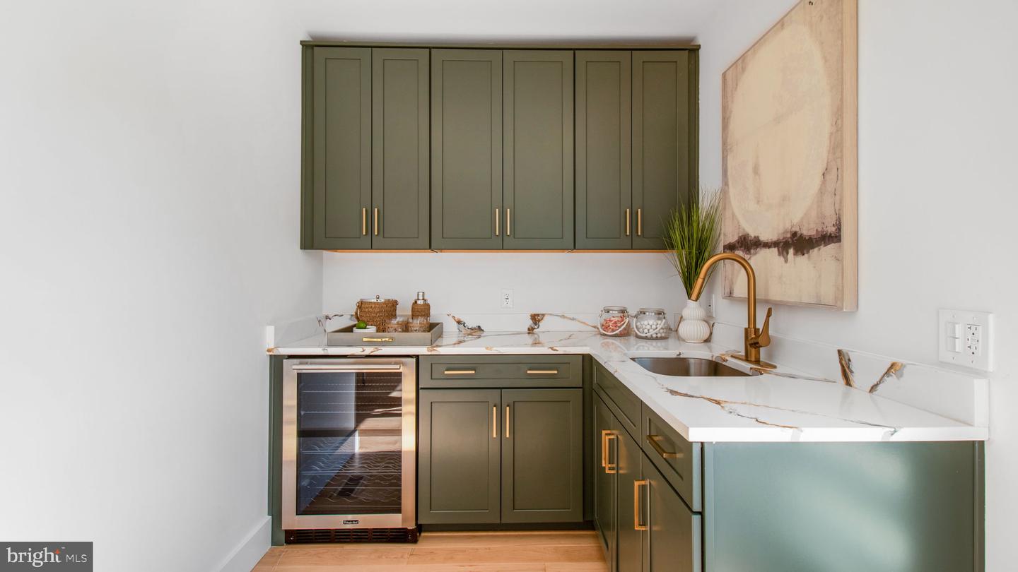 2025 N EMERSON ST, ARLINGTON, Virginia 22207, 5 Bedrooms Bedrooms, ,4 BathroomsBathrooms,Residential,For sale,2025 N EMERSON ST,VAAR2053724 MLS # VAAR2053724