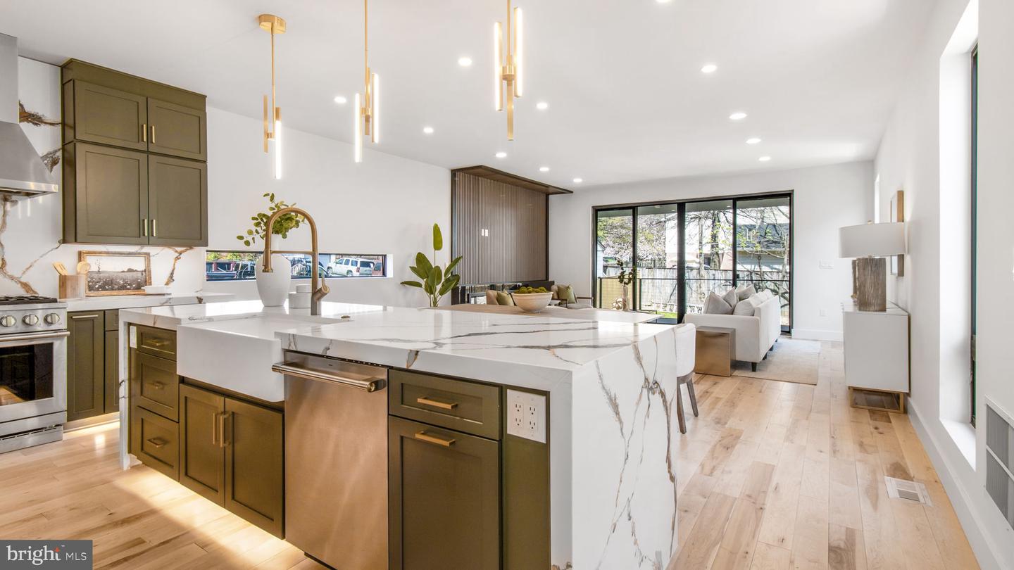 2025 N EMERSON ST, ARLINGTON, Virginia 22207, 5 Bedrooms Bedrooms, ,4 BathroomsBathrooms,Residential,For sale,2025 N EMERSON ST,VAAR2053724 MLS # VAAR2053724