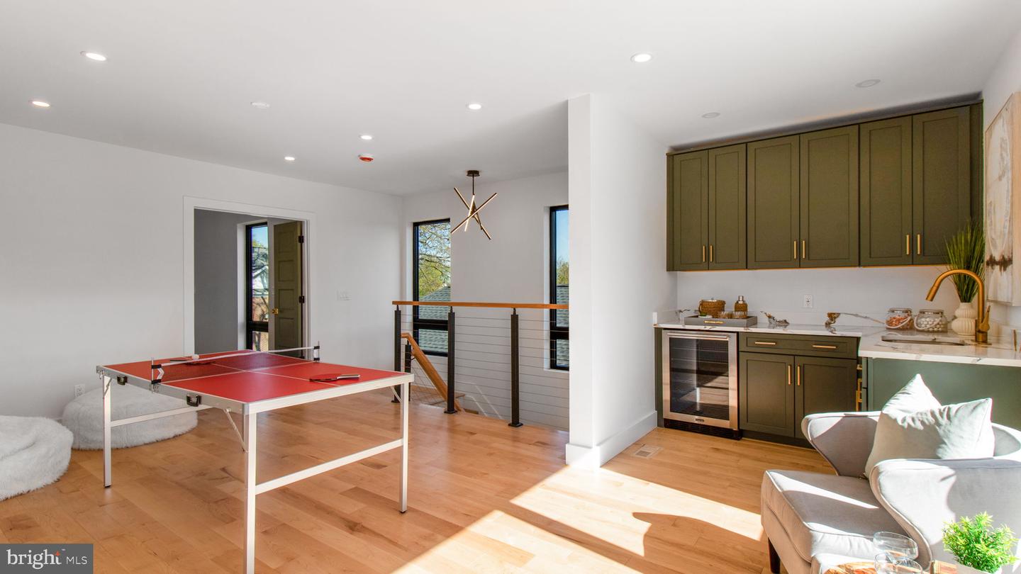 2025 N EMERSON ST, ARLINGTON, Virginia 22207, 5 Bedrooms Bedrooms, ,4 BathroomsBathrooms,Residential,For sale,2025 N EMERSON ST,VAAR2053724 MLS # VAAR2053724