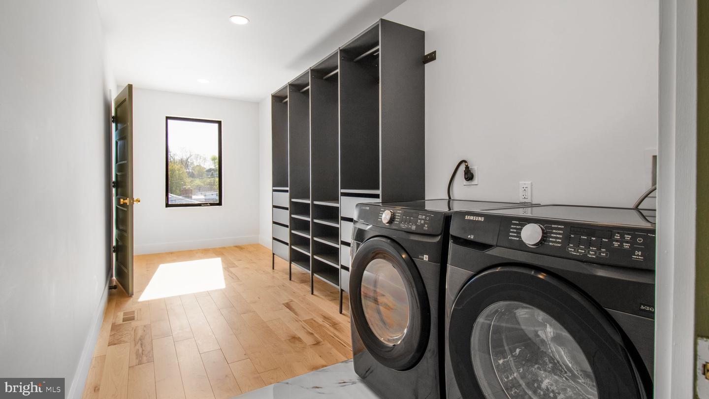 2025 N EMERSON ST, ARLINGTON, Virginia 22207, 5 Bedrooms Bedrooms, ,4 BathroomsBathrooms,Residential,For sale,2025 N EMERSON ST,VAAR2053724 MLS # VAAR2053724