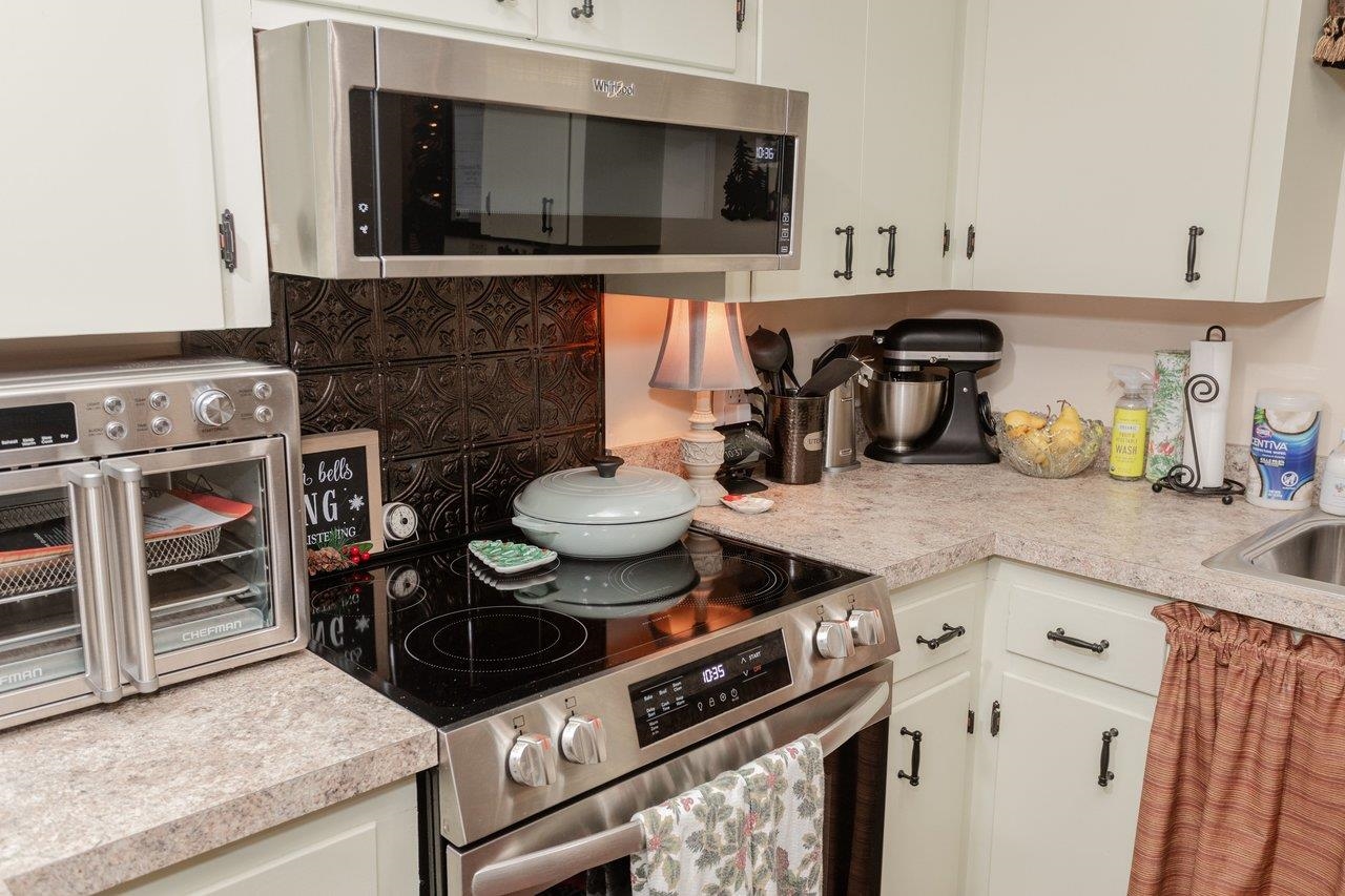 Range 1.5 yrs. old, Microwave 2 yrs. old