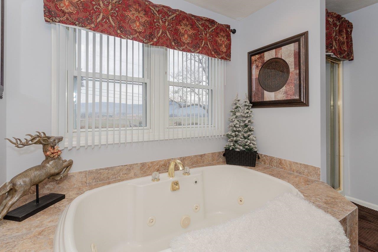 302 HONEYSUCKLE RD, ELKTON, Virginia 22827, 3 Bedrooms Bedrooms, ,2 BathroomsBathrooms,Residential,302 HONEYSUCKLE RD,672325 MLS # 672325