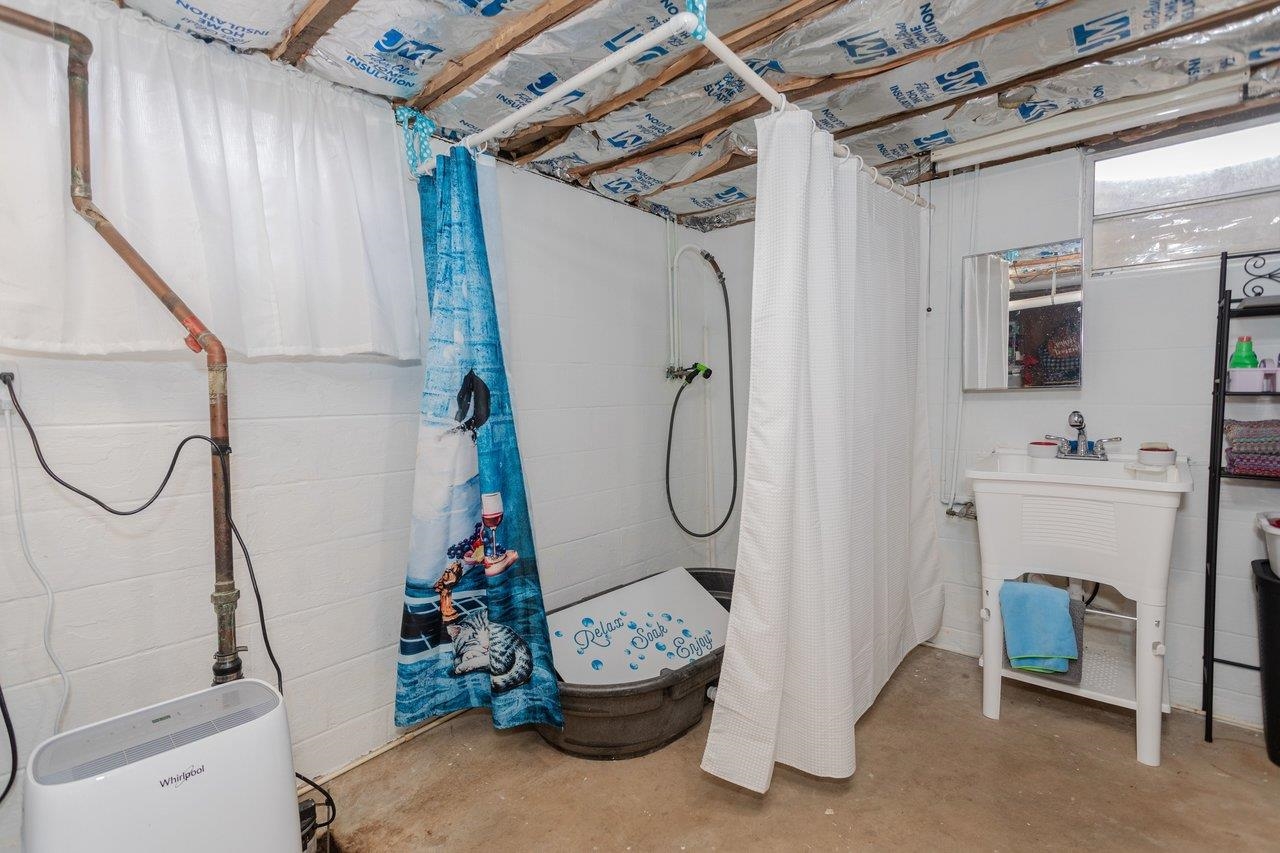 302 HONEYSUCKLE RD, ELKTON, Virginia 22827, 3 Bedrooms Bedrooms, ,2 BathroomsBathrooms,Residential,302 HONEYSUCKLE RD,672325 MLS # 672325