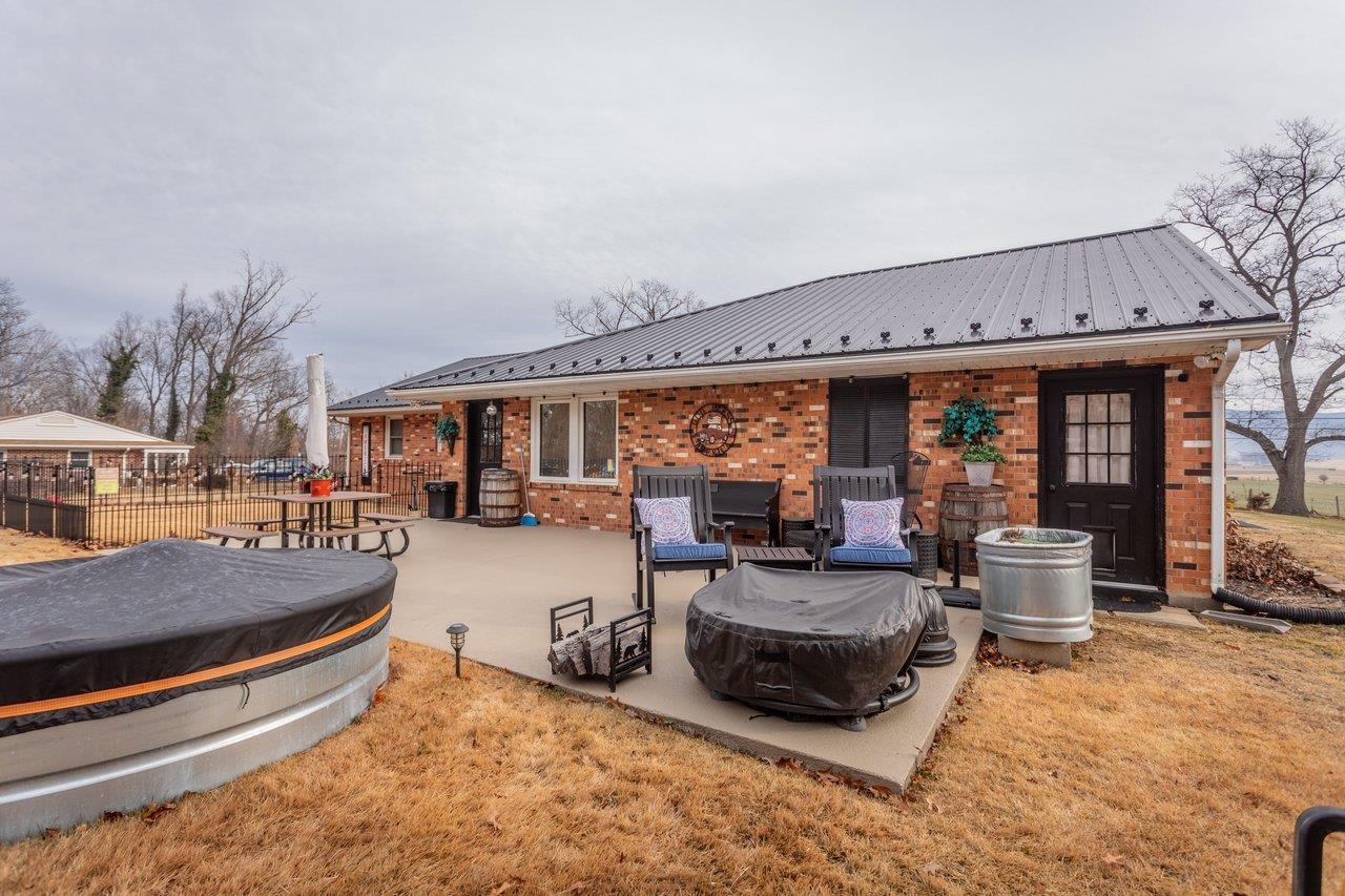 302 HONEYSUCKLE RD, ELKTON, Virginia 22827, 3 Bedrooms Bedrooms, ,2 BathroomsBathrooms,Residential,302 HONEYSUCKLE RD,672325 MLS # 672325