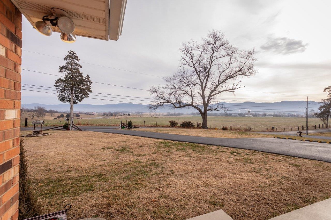 302 HONEYSUCKLE RD, ELKTON, Virginia 22827, 3 Bedrooms Bedrooms, ,2 BathroomsBathrooms,Residential,302 HONEYSUCKLE RD,672325 MLS # 672325