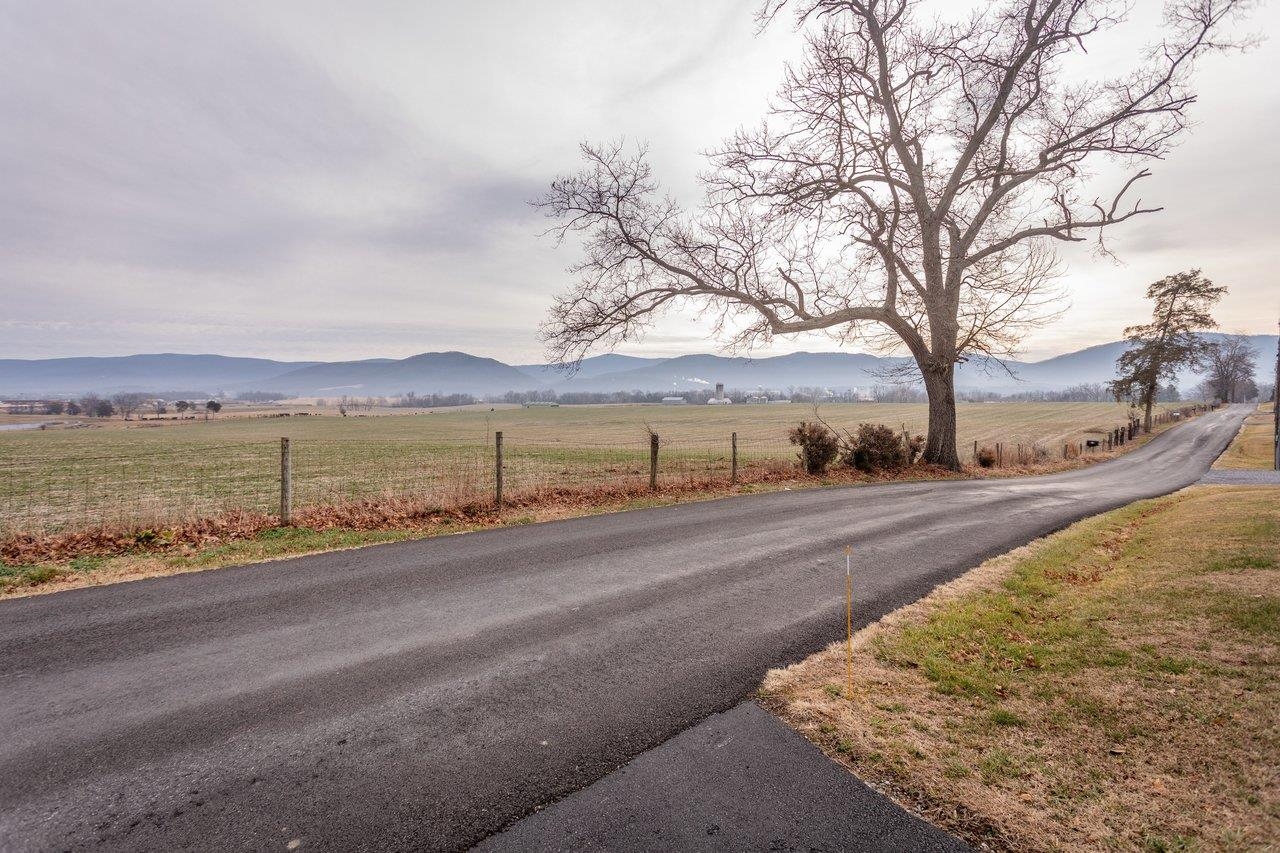 302 HONEYSUCKLE RD, ELKTON, Virginia 22827, 3 Bedrooms Bedrooms, ,2 BathroomsBathrooms,Residential,302 HONEYSUCKLE RD,672325 MLS # 672325