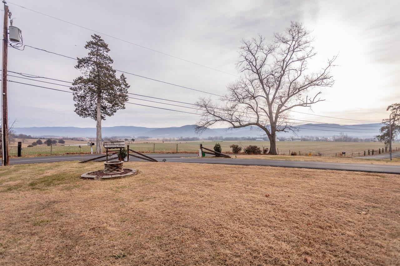 302 HONEYSUCKLE RD, ELKTON, Virginia 22827, 3 Bedrooms Bedrooms, ,2 BathroomsBathrooms,Residential,302 HONEYSUCKLE RD,672325 MLS # 672325