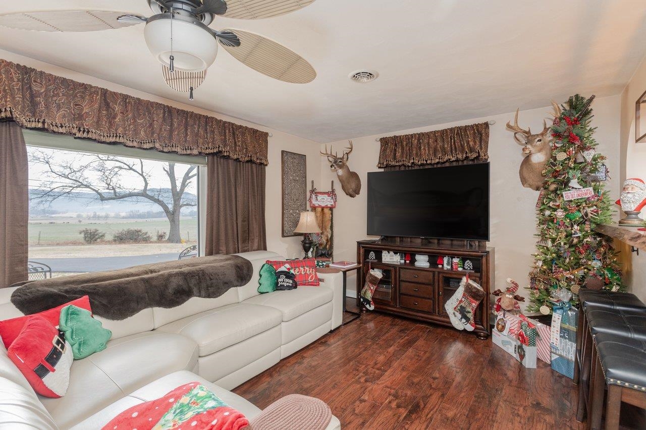 302 HONEYSUCKLE RD, ELKTON, Virginia 22827, 3 Bedrooms Bedrooms, ,2 BathroomsBathrooms,Residential,302 HONEYSUCKLE RD,672325 MLS # 672325